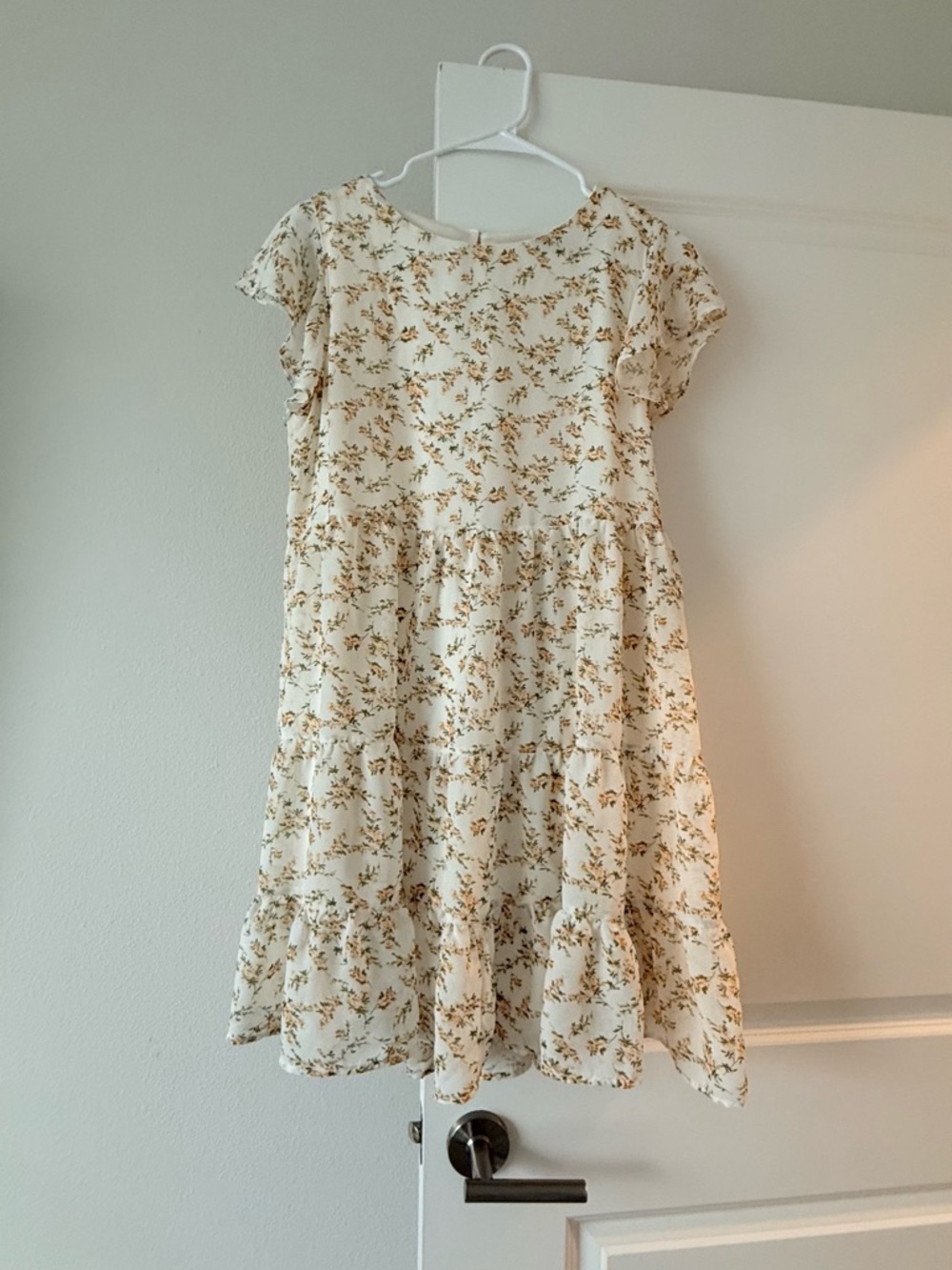 Doe & Rae Cream Floral Ruffled Dress - Picture 4 of 9
